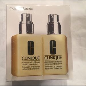 Clinique Dramatically Different Moisturizing lotion with Pump - 4.2oz (2 pack).